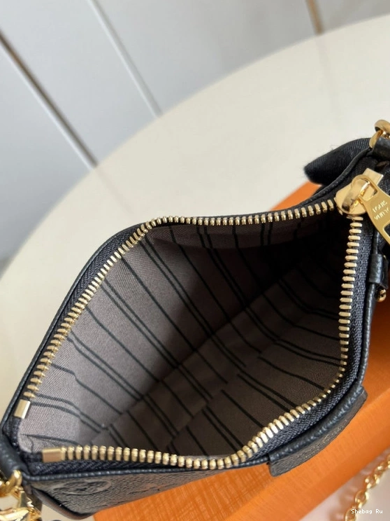 ON POUCH STRAP EASY LOUIS VUITTON 0712